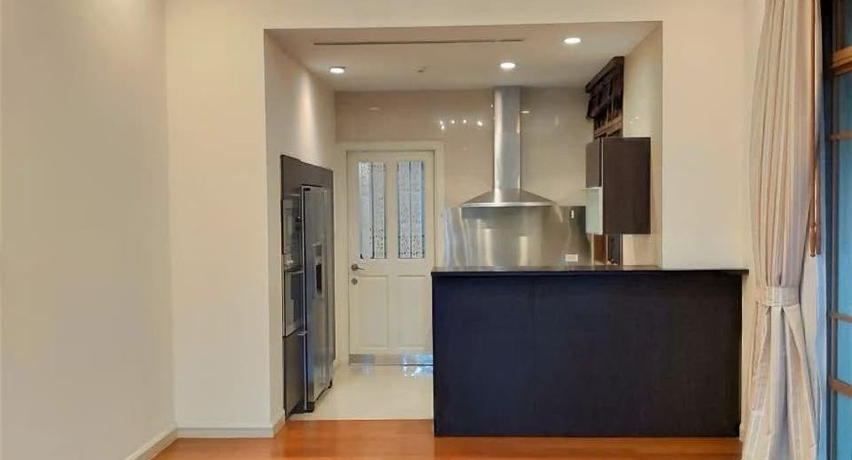 Casa en alquiler de 4 habitaciones en Watthana, Bangkok