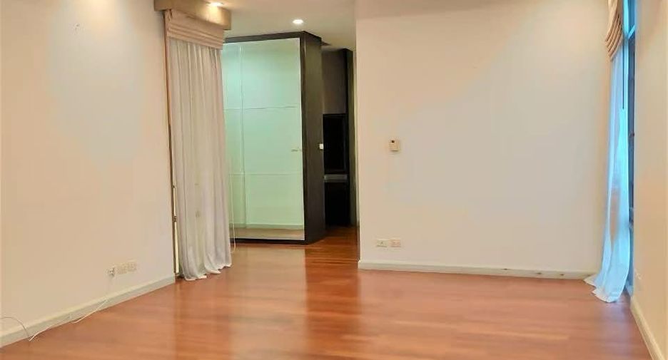 Casa en alquiler de 4 habitaciones en Watthana, Bangkok