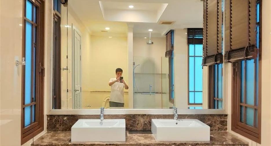 Casa en alquiler de 4 habitaciones en Watthana, Bangkok
