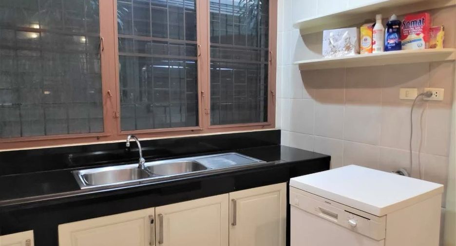 Casa en alquiler de 4 habitaciones en Watthana, Bangkok