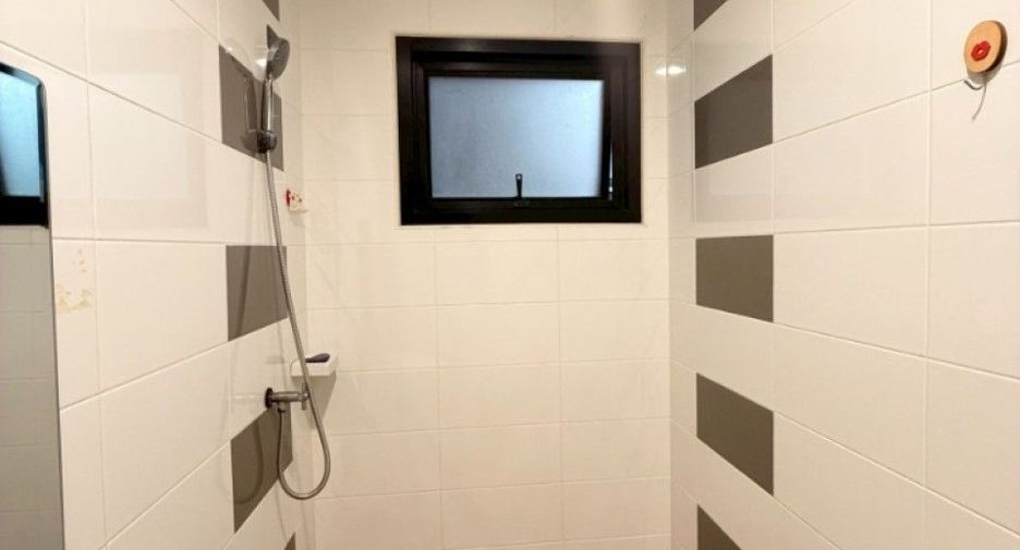 Reihenhaus zum Kauf mit 2 Zimmer in Si Racha, Chonburi