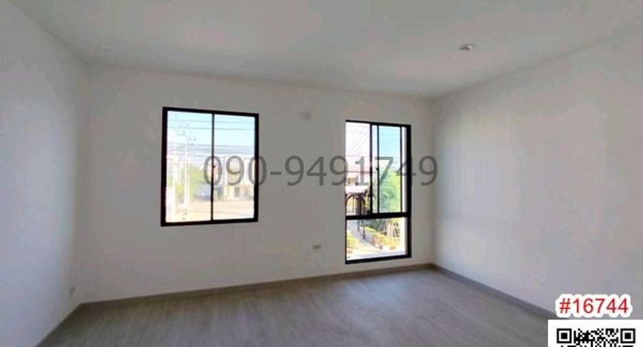 Casa adosada en alquiler de 3 habitaciones en Lam Luk Ka, Pathum Thani