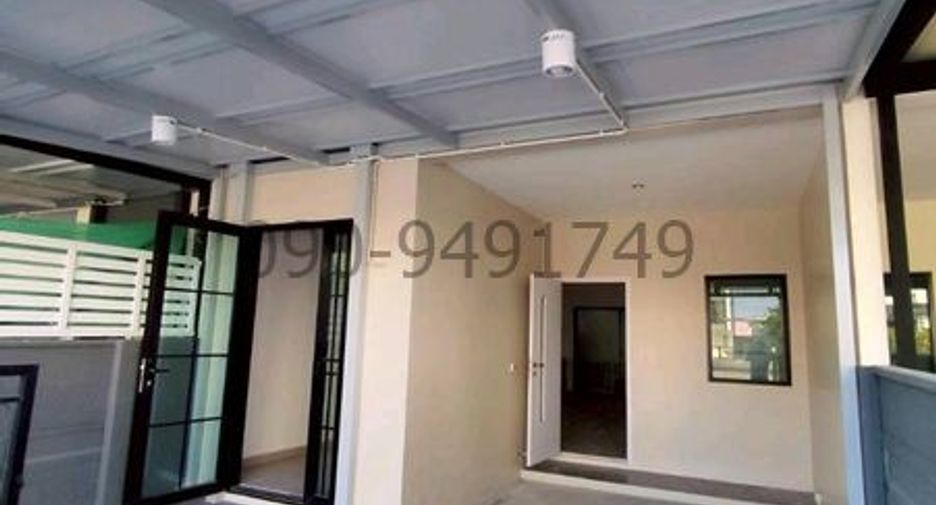 Casa adosada en alquiler de 3 habitaciones en Lam Luk Ka, Pathum Thani
