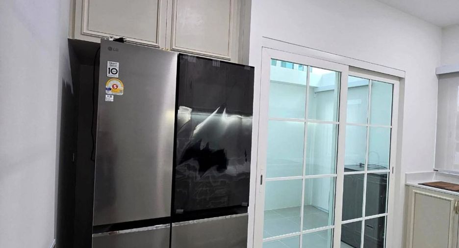 For rent 4 bedrooms house in Mueang Samut Prakan, Samut Prakan