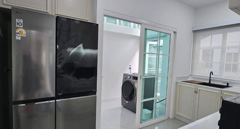 For rent 4 bedrooms house in Mueang Samut Prakan, Samut Prakan