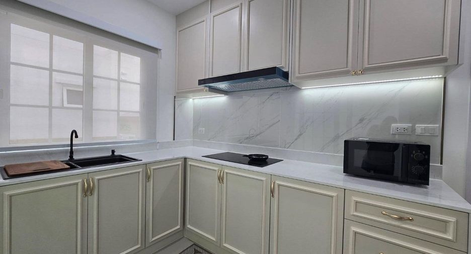 For rent 4 bedrooms house in Mueang Samut Prakan, Samut Prakan