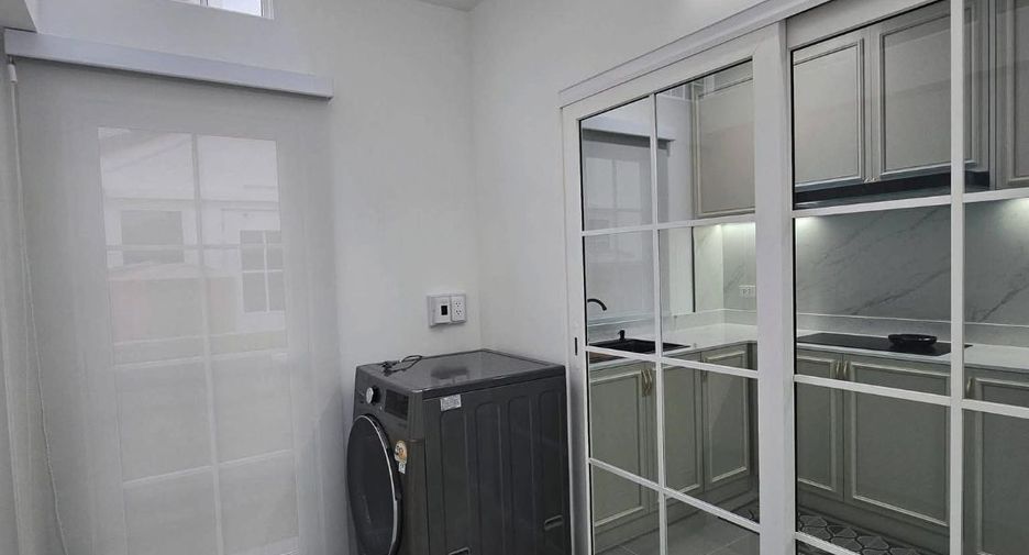For rent 4 bedrooms house in Mueang Samut Prakan, Samut Prakan