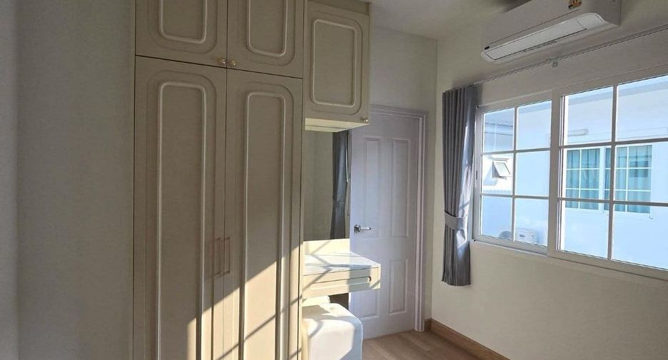 For rent 4 bedrooms house in Mueang Samut Prakan, Samut Prakan