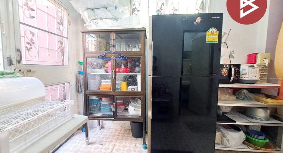 For sale 2 bedrooms townhouse in Mueang Samut Prakan, Samut Prakan