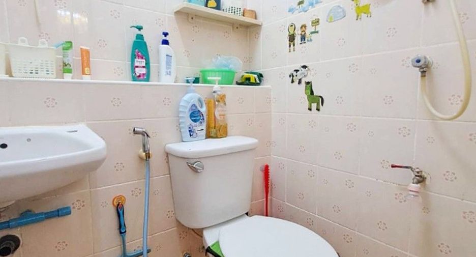 For sale 2 bedrooms townhouse in Mueang Samut Prakan, Samut Prakan