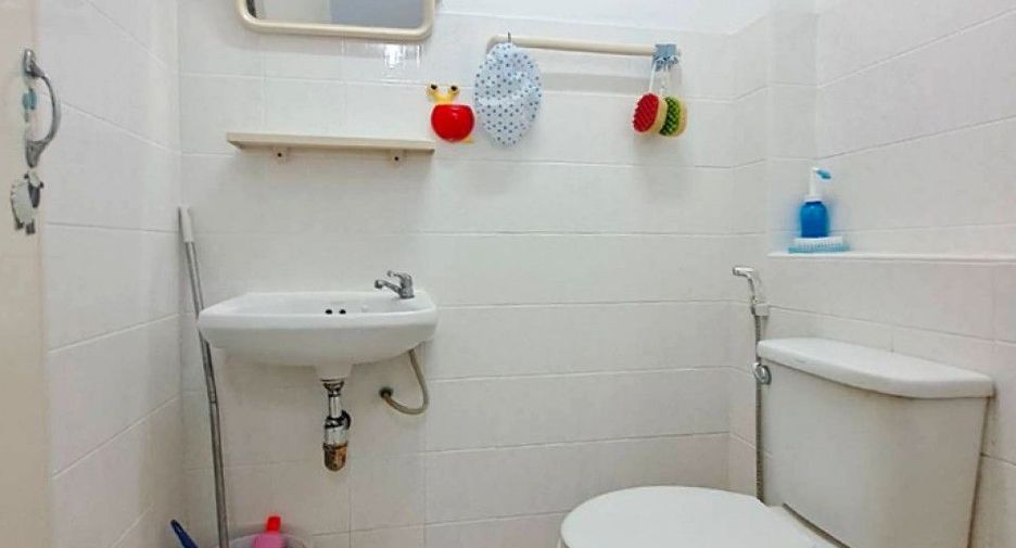 For sale 2 bedrooms townhouse in Mueang Samut Prakan, Samut Prakan