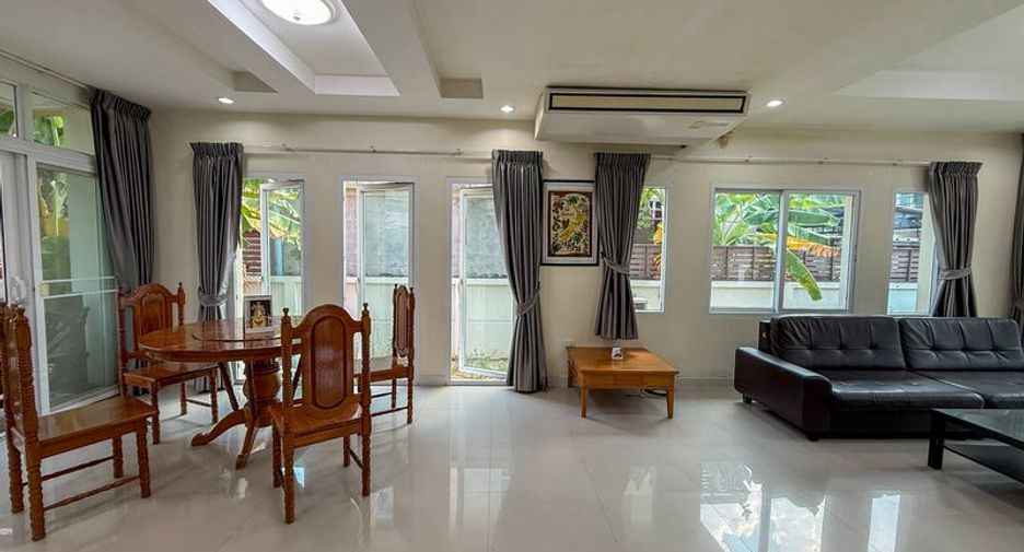 For sale 3 bedrooms house in Si Racha, Chonburi