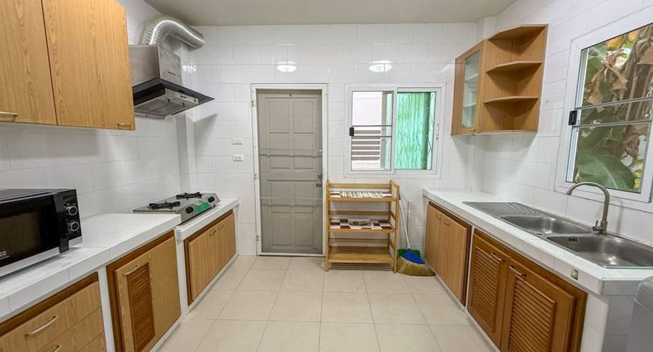 For sale 3 bedrooms house in Si Racha, Chonburi