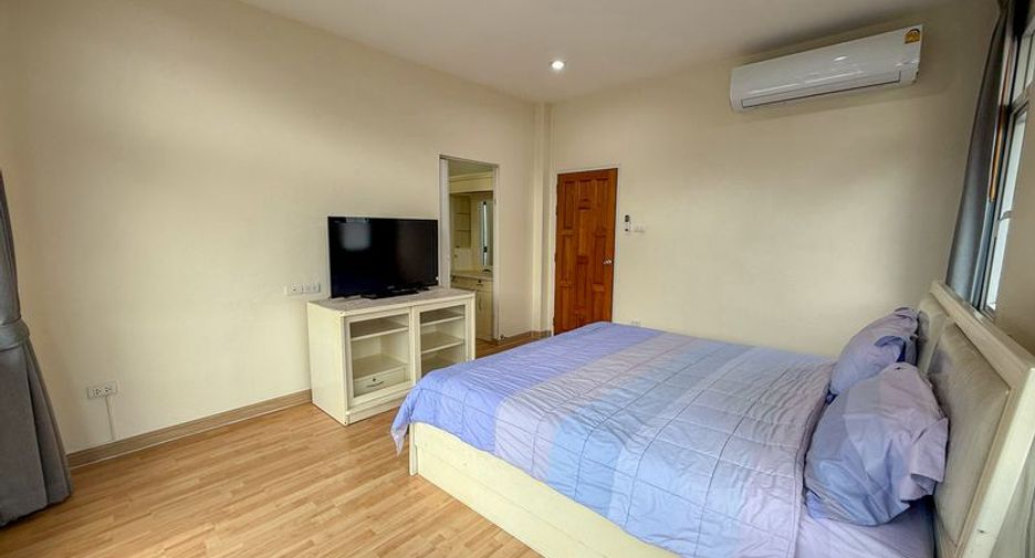 For sale 3 bedrooms house in Si Racha, Chonburi