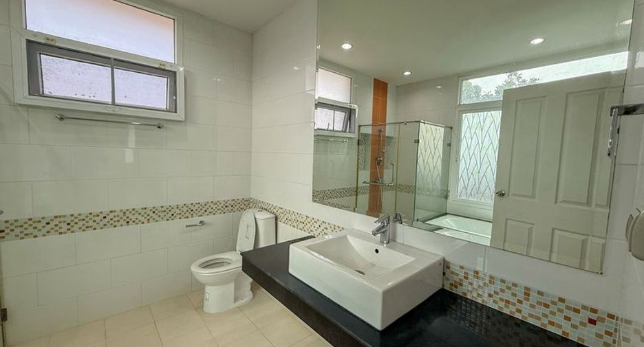 For sale 3 bedrooms house in Si Racha, Chonburi