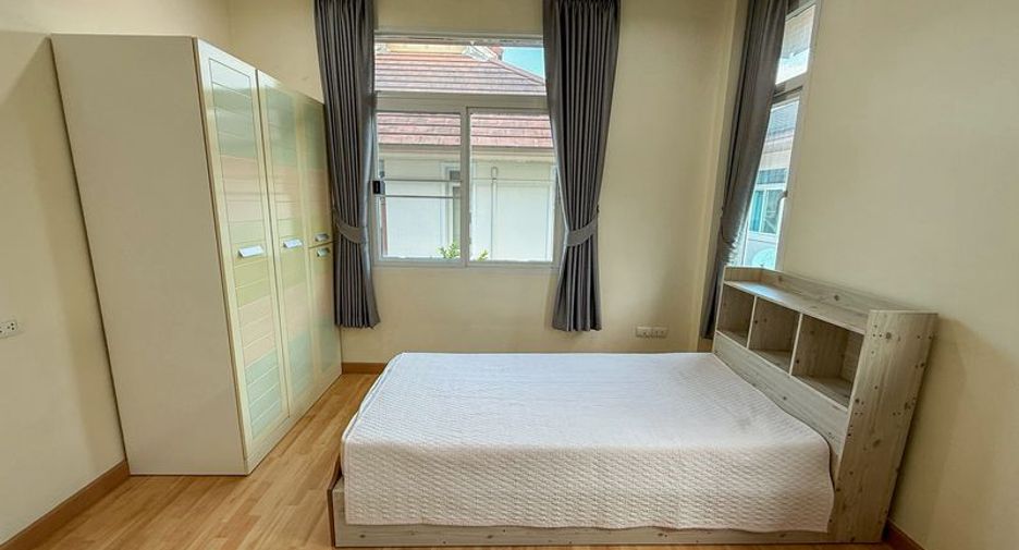 For sale 3 bedrooms house in Si Racha, Chonburi