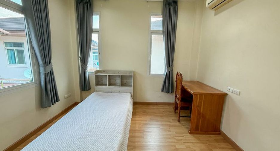For sale 3 bedrooms house in Si Racha, Chonburi