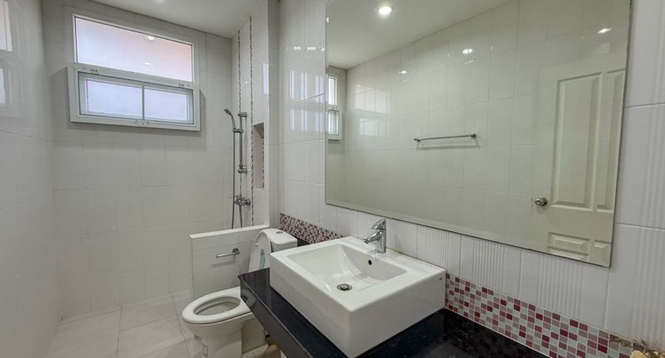 For sale 3 bedrooms house in Si Racha, Chonburi