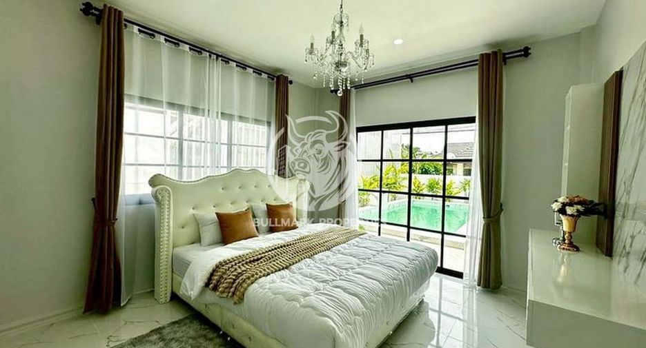 Casa en alquiler de 3 habitaciones en Bang Lamung, Chonburi