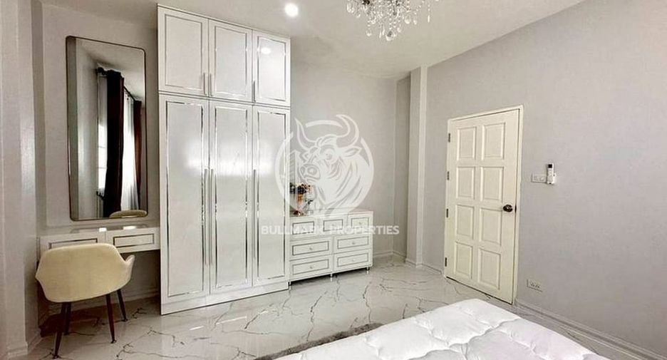 Casa en alquiler de 3 habitaciones en Bang Lamung, Chonburi
