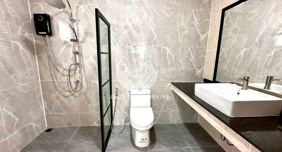 Casa en alquiler de 3 habitaciones en Bang Lamung, Chonburi