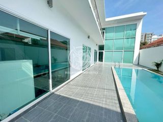 Villa en alquiler y en venta de 6 habitaciones en Bang Lamung, Chonburi