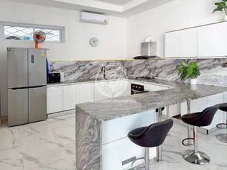 Villa en alquiler y en venta de 6 habitaciones en Bang Lamung, Chonburi