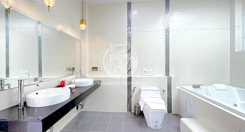 Villa zur Miete und zum Kauf mit 4 Zimmer in Bang Lamung, Chonburi