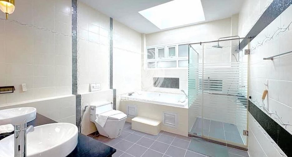Villa zur Miete und zum Kauf mit 4 Zimmer in Bang Lamung, Chonburi