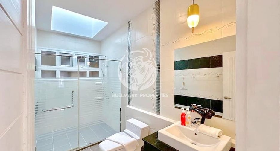 Villa zur Miete und zum Kauf mit 4 Zimmer in Bang Lamung, Chonburi