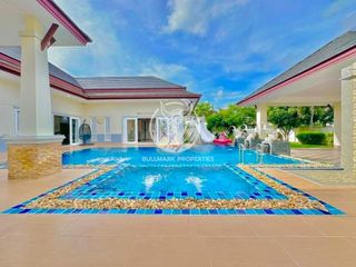 Villa en alquiler y en venta de 4 habitaciones en Bang Lamung, Chonburi