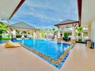 Villa en alquiler y en venta de 4 habitaciones en Bang Lamung, Chonburi