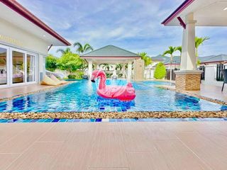 Villa en alquiler y en venta de 4 habitaciones en Bang Lamung, Chonburi