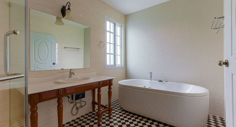 For rent 4 ベッドルーム house in Bang Na, Bangkok
