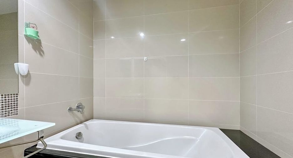 For rent 3 bedrooms condo in Bang Lamung, Chonburi