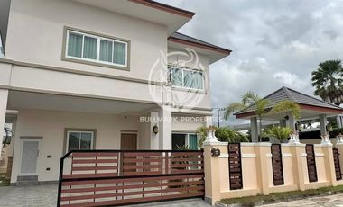 Casa en alquiler de 4 habitaciones en Bang Lamung, Chonburi