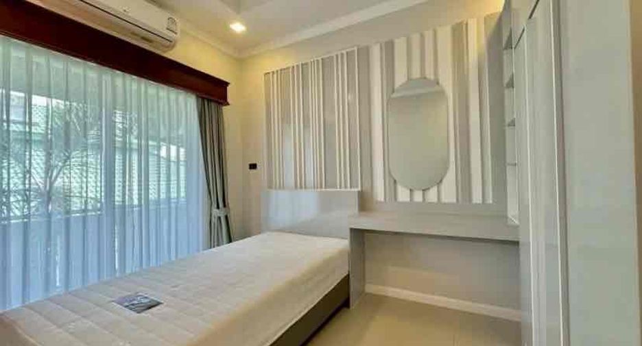 For rent 4 bedrooms villa in Bang Lamung, Chonburi