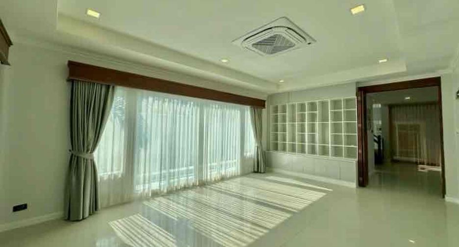 For rent 4 bedrooms villa in Bang Lamung, Chonburi