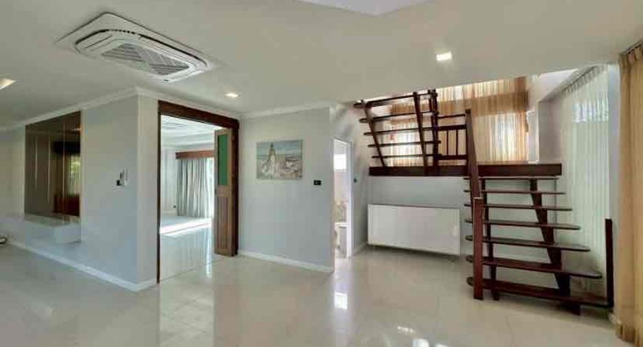 For rent 4 bedrooms villa in Bang Lamung, Chonburi