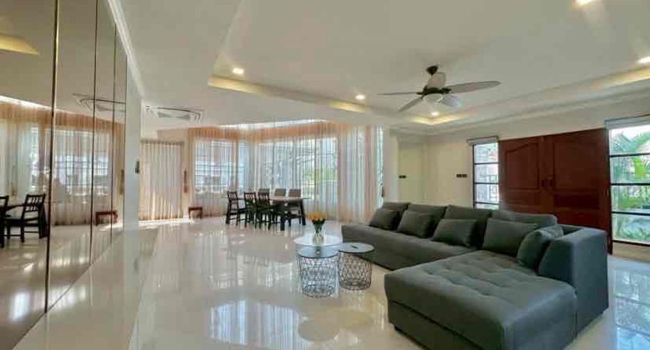 For rent 4 bedrooms villa in Bang Lamung, Chonburi