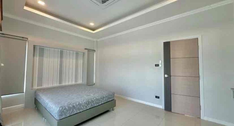 For rent 4 bedrooms villa in Bang Lamung, Chonburi