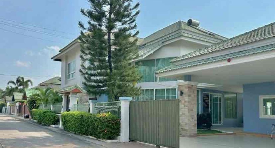 For rent 4 bedrooms villa in Bang Lamung, Chonburi