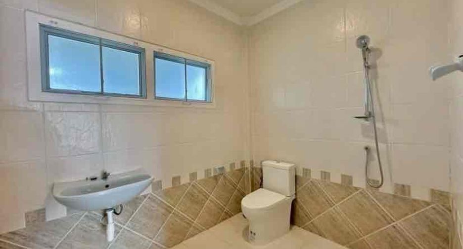 For rent 4 bedrooms villa in Bang Lamung, Chonburi