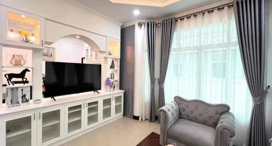 Villa en alquiler de 3 habitaciones en Bang Lamung, Chonburi