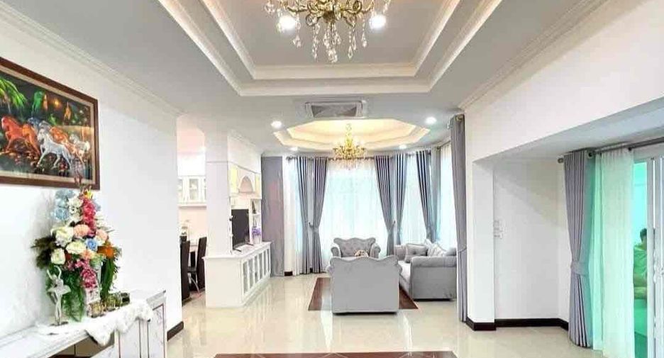 Villa en alquiler de 3 habitaciones en Bang Lamung, Chonburi