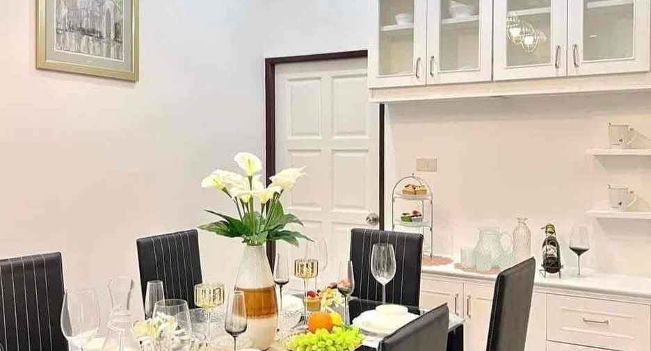 Villa en alquiler de 3 habitaciones en Bang Lamung, Chonburi