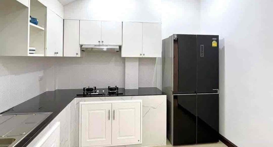 Villa en alquiler de 3 habitaciones en Bang Lamung, Chonburi