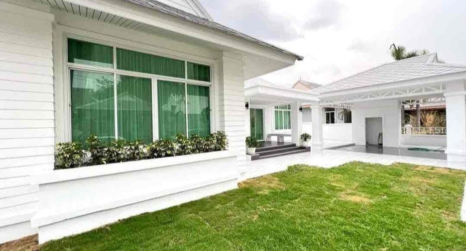 Villa en alquiler de 3 habitaciones en Bang Lamung, Chonburi