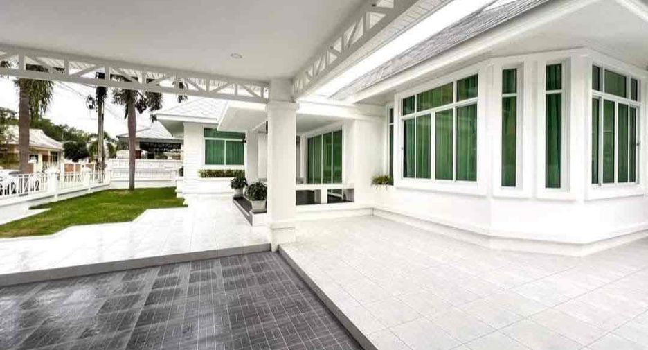 Villa en alquiler de 3 habitaciones en Bang Lamung, Chonburi