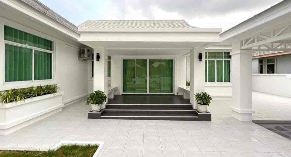 Villa en alquiler de 3 habitaciones en Bang Lamung, Chonburi